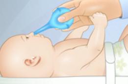 Using a Rubber Bulb to Clear a Baby's Nose